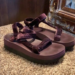 Teva Flatforms
